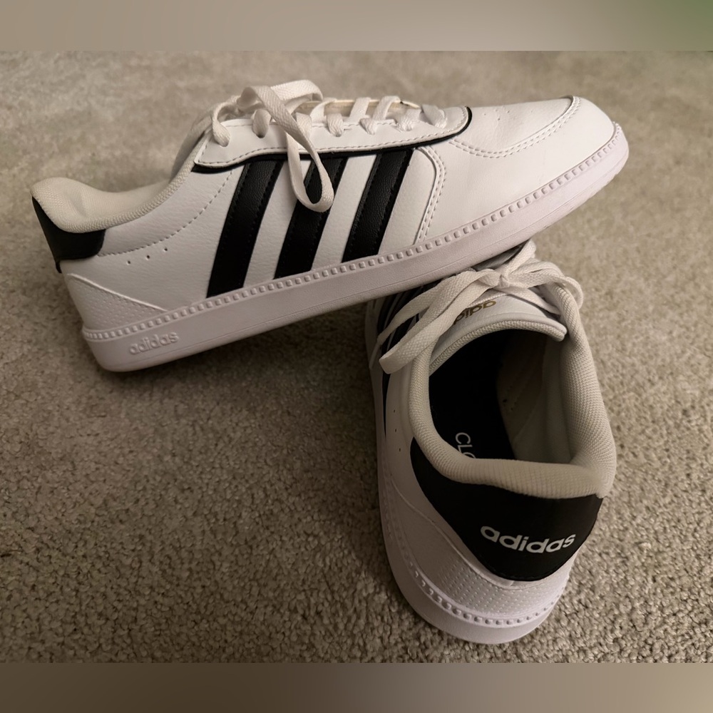 Adidas White and Black Breaknet Sneakers with Classic Design - Womens size 9